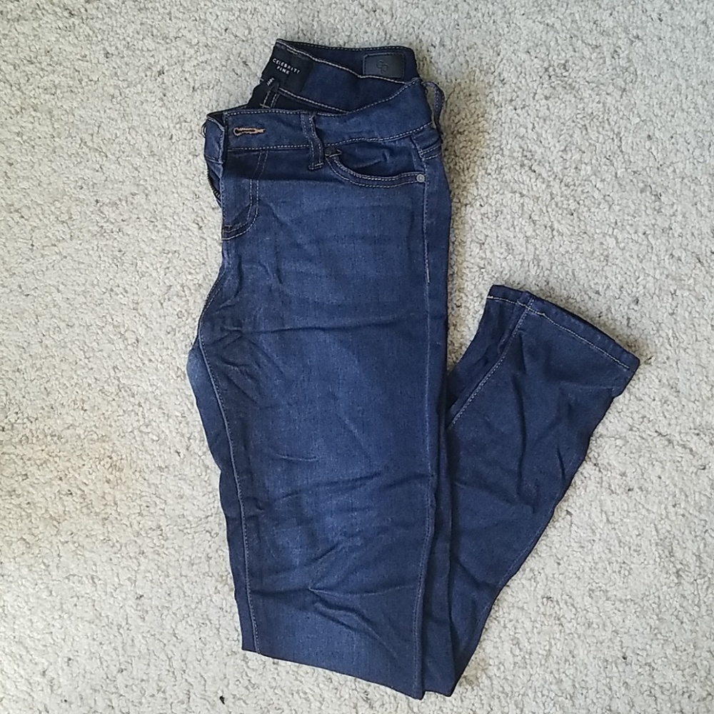 🔴Celebrity Pink Stretch skinny jeans. Size 5/27.